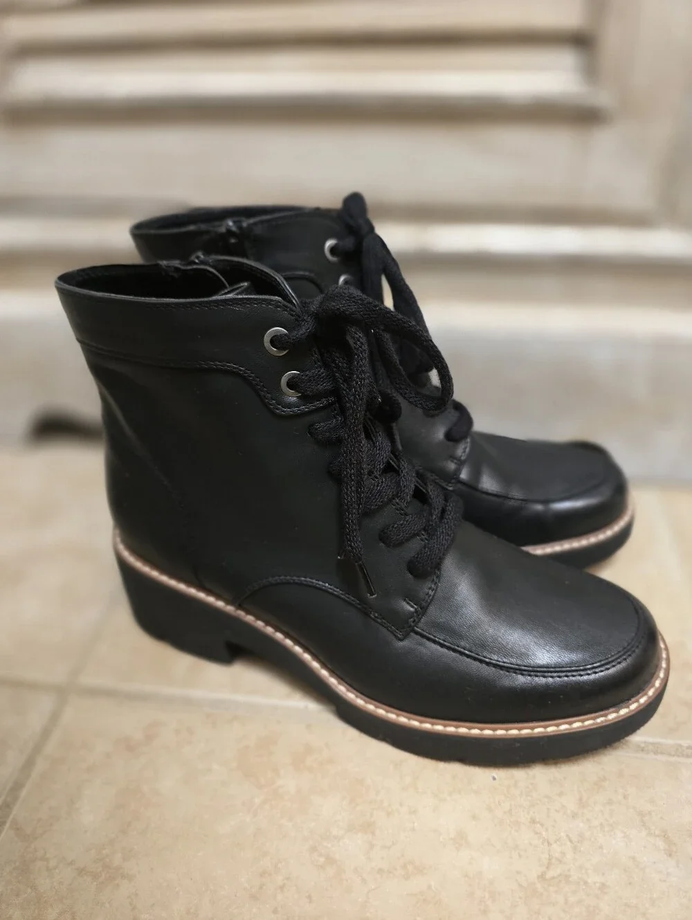 Naturalizer Black Leather Lace-Up Ankle Boots with Contrast Welt